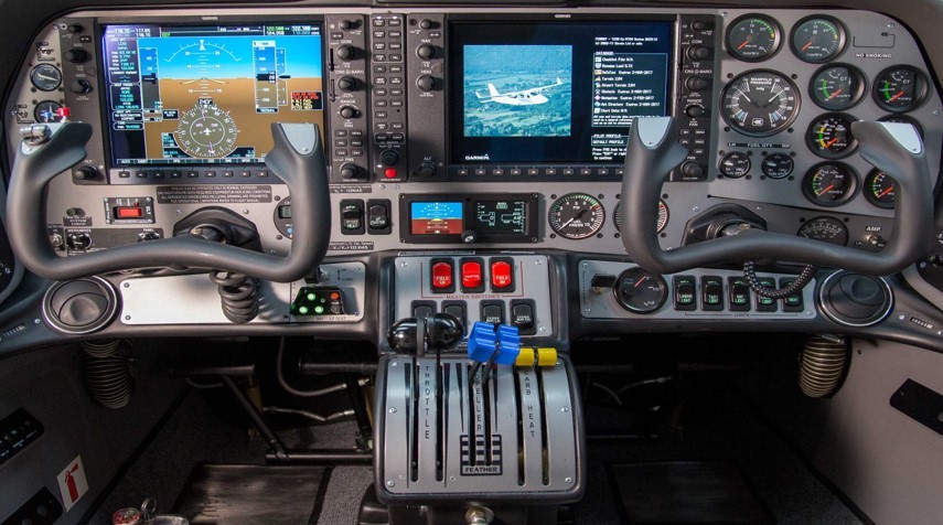 tecnam-twin-p2006t-cockpit.jpg